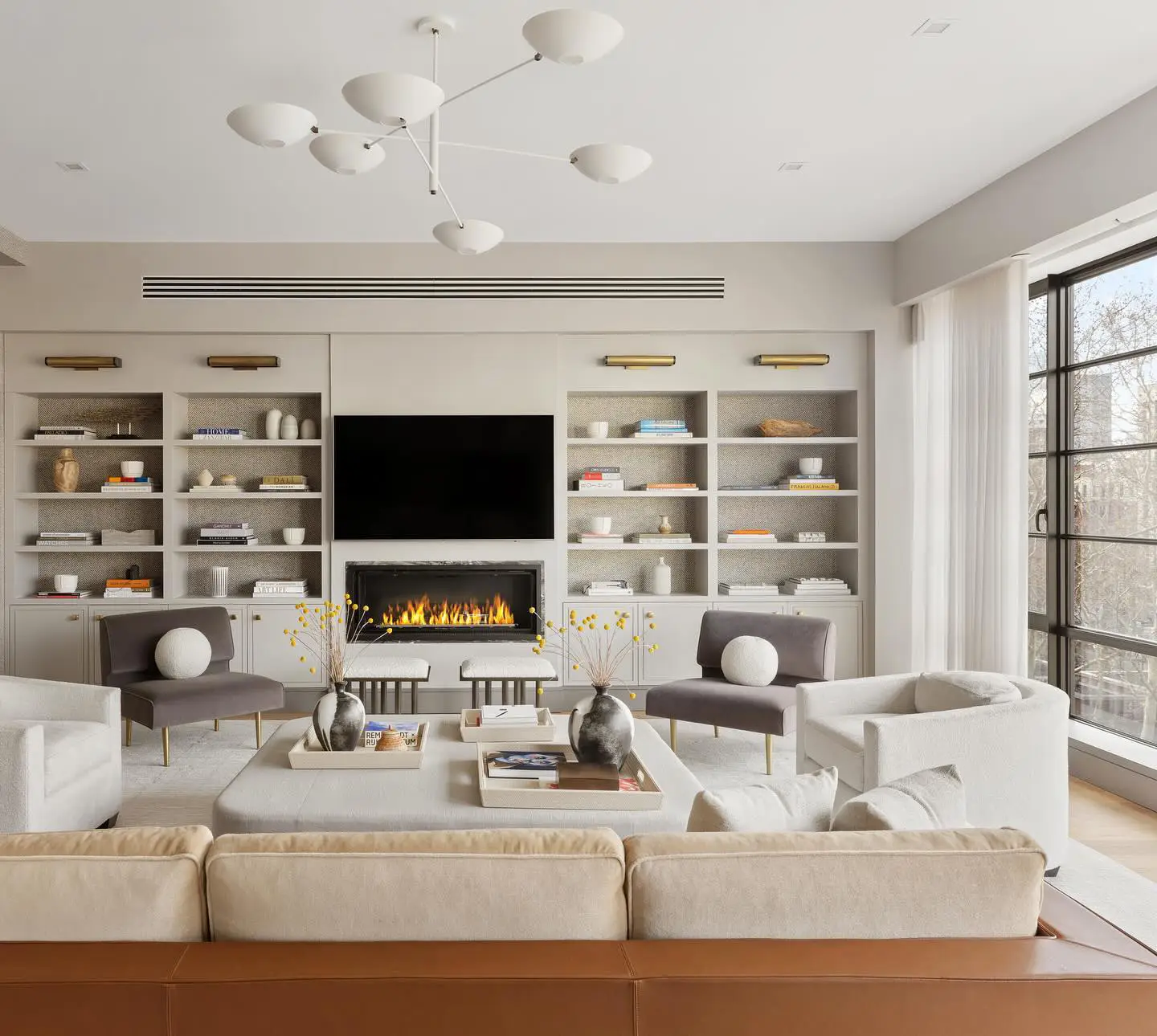 Espacio Morris con mueble de madera y composición interior
